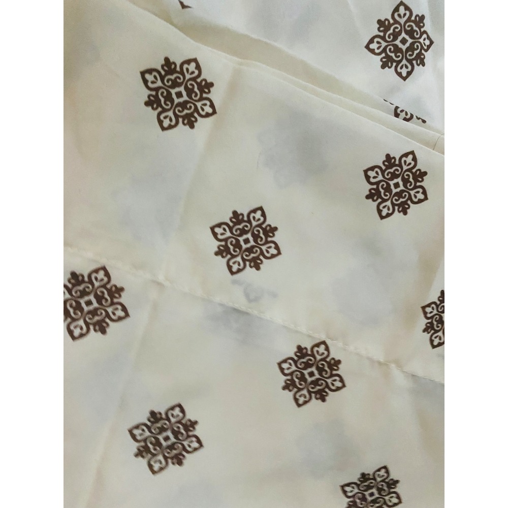 Vintage White and Brown Medallion Print Set of 2 pillow cases - Picture 3 of 4